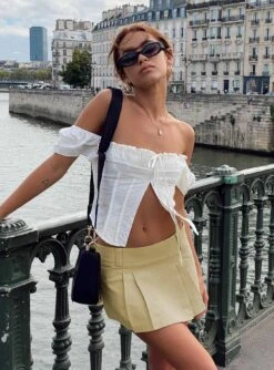 Princess Polly Leon Cargo Mini Skirt Beige 15 Princess Polly Leon Cargo Mini Skirt Beige -Eva Style Shop 0 modelinfo carla us4 4261fbd8 b5cb 49ea 821c 3acce517bc0b