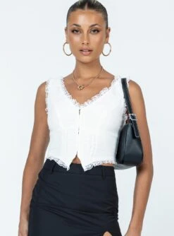 Princess Polly Silvanna Top White 11 Princess Polly Silvanna Top White -Eva Style Shop 1 modelinfo Alexis us2 4ad1f4db 767f 4dc9 9d3d 9b5b531c6abe