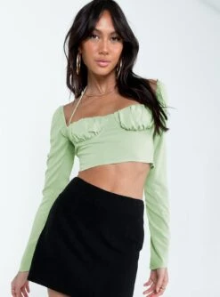 Princess Polly Geneve Long Sleeve Top Green 12 Princess Polly Geneve Long Sleeve Top Green -Eva Style Shop 1 modelinfo josephine us2 1d75d011 9bf1 45b2 a826 035f594f7213