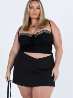 Easton V Front Mini Skirt Black Curve -Eva Style Shop 1 modelinfo riley us14 ab3f73f0 8cd3 4132 99c9 1d9c8ab57cf1