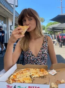 Princess Polly Delta Midi Dress Black Floral -Eva Style Shop 1 modelinfo valentina US0 04900357 a35a 47e3 a556 cd5aea3f769e