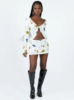 Drawn To You Top Multi -Eva Style Shop 2 modelinfo Cynthia us4 10e12fd4 d532 479c b512 bdd8e5c31ed6