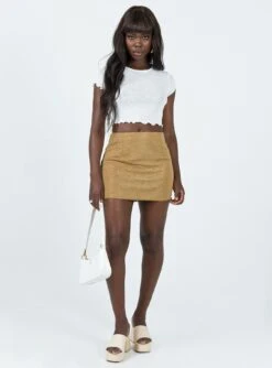 Princess Polly Selby Textured Mini Skirt Beige -Eva Style Shop 2 modelinfo Cynthia us4 d3089dae 696a 46b5 aa87 a30d8af04af4