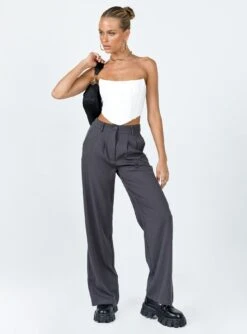 Princess Polly Carlie Top White -Eva Style Shop 2 modelinfo Kiana us2 544985af e663 4ca0 b5d6 aba6a0b41a2f