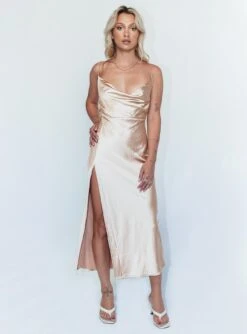 Walk The Line Midi Dress Champagne -Eva Style Shop 2 modelinfo michaela us2 fa515bd4 bd47 446a b594 a1d00ba3f087
