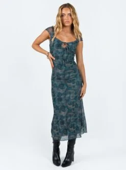 Motel Lunama Dress Tonal Blue Paisley 10 Motel Lunama Dress Tonal Blue Paisley -Eva Style Shop 2 modelinfo saskia us2 8650df88 9f3e 42c6 8a55 c64761697efb