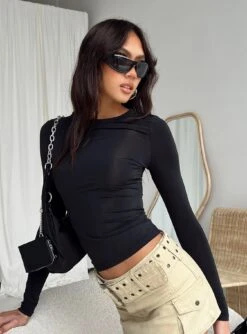 Arnim Long Sleeve Top Black 8 Arnim Long Sleeve Top Black -Eva Style Shop 3 model info Josephine us2 5fad3038 0bae 409b be05 007c3b7fa73f