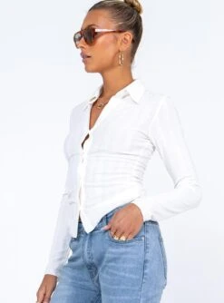 Princess Polly Clarise Long Sleeve Top White -Eva Style Shop 3 modelinfo Alexis us2 b098268e 6552 4c8f b79f 802fc949720e