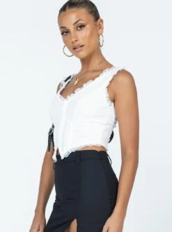 Princess Polly Silvanna Top White 13 Princess Polly Silvanna Top White -Eva Style Shop 3 modelinfo Alexis us2 cb3945c6 e9c2 4ba5 8ebe 26962c8a5eec