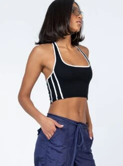 Princess Polly Bardwell Top Black -Eva Style Shop 3 modelinfo Chiara us2 ea09bb2e c17b 4f30 aa3a 9e210506479d