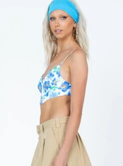 Princess Polly Cardinia Top Blue Floral 10 Princess Polly Cardinia Top Blue Floral -Eva Style Shop 3 modelinfo Emily us2 6bf45b16 e1f7 44f4 a618 6ccd3c999940