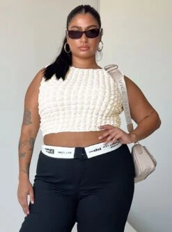 Kendrick Top Cream Curve -Eva Style Shop 3 modelinfo Javi us14 171ef8a6 deab 4c7d b56b b633aa98e097