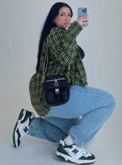 Nora Shirt Forest Green Curve -Eva Style Shop 3 modelinfo Javi us14 4bc245ba 01a5 46a1 96e0 bf16ddb04eef