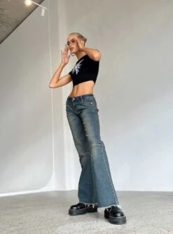 Princess Polly Carmella Low Waist Y2K Jeans Denim -Eva Style Shop 3 modelinfo KIANA us2 a9f7c6ff fa22 4c68 b0bc 7440fbc5ebf7