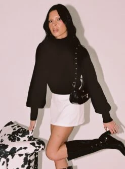 Princess Polly Easton V Front Mini Skirt White -Eva Style Shop 3 modelinfo Maria us4 c7b6d285 09d5 412c 8e05 dd9fc493d5b4