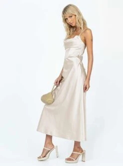 Princess Polly Perrie Midi Dress Cream -Eva Style Shop 3 modelinfo beanie us0 8d8cbc83 6c99 4709 a23d bb210bfe765a