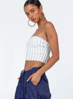 Princess Polly Tarian Top Grey Stripe -Eva Style Shop 3 modelinfo bella us2 58fe43f4 b59f 4fac 8f2e ce6beaf2da2d