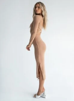 Princess Polly Hayden Long Sleeve Midi Dress Beige -Eva Style Shop 3 modelinfo cindy us2 420e3f87 4990 4ff1 ba3d 228b54ca600c