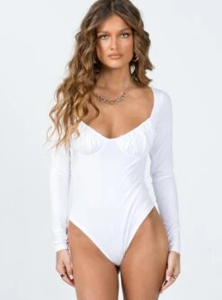 Princess Polly Bia Long Sleeve Bodysuit White -Eva Style Shop 3 modelinfo elise us2 9456fe3c a10d 44e7 861c f2f4600803a4