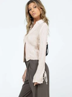 Princess Polly Aluna Shirt Beige -Eva Style Shop 3 modelinfo fiona us0 1200c39d f0d6 4081 b736 a748a58ed487