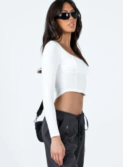 Cahill Long Sleeve Top White -Eva Style Shop 3 modelinfo josephine us2 037913f1 ba6e 4e40 a4fa 7a2e53bd5191