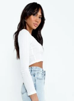 Princess Polly Ajani Long Sleeve Top White -Eva Style Shop 3 modelinfo josephine us2 a4713b63 c7b5 4367 804c e6c8fab536e8