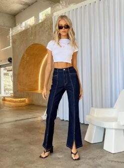 Princess Polly Johnny Flare Dark Wash Jeans Denim -Eva Style Shop 3 modelinfo kiana us2 ad32a58b b1bb 4389 abe5 e51902be7b33