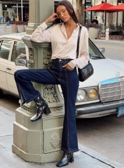 Princess Polly Johnny Flare Dark Wash Jeans Denim -Eva Style Shop 3 modelinfo lisa us2 c3a114be e30b 47b8 9bf7 7f9e769b7975