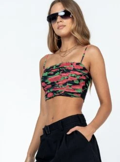 Princess Polly Bennetts Top Black Floral -Eva Style Shop 3 modelinfo margaret us2 207f302a 3331 44b5 b4ea 3fdf78af8ef0