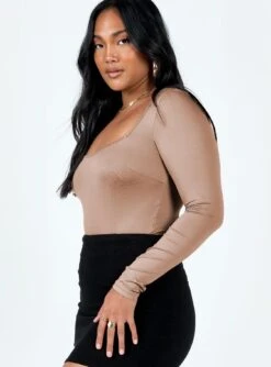 Princess Polly Shuler Long Sleeve Bodysuit Pink -Eva Style Shop 3 modelinfo rheanna us6 40f63ca6 2958 4d49 856d 1cb3dff09ac7