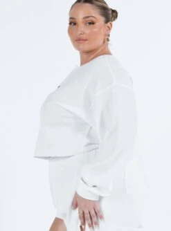 Mia Cropped Henley White Curve -Eva Style Shop 3 modelinfo riley us14 370225a2 d3b7 4741 8350 2715e5b3da7a