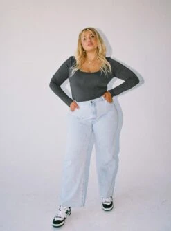 Mallard Bodysuit Grey Curve -Eva Style Shop 3 modelinfo sarina us14 72c79c57 6148 4c75 ad07 298577ab227c