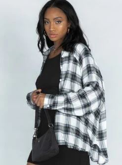 Princess Polly Laina Shirt Black/White 8 Princess Polly Laina Shirt Black/White -Eva Style Shop 3 1a40e1da ad50 4b78 a485 e9fe6ba48312