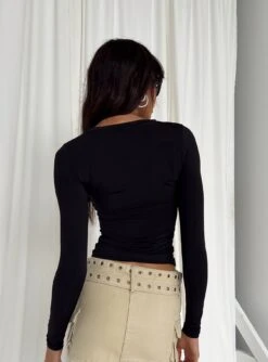 Arnim Long Sleeve Top Black 9 Arnim Long Sleeve Top Black -Eva Style Shop 4 model info Josephine us2 d045200b 24fe 451e 8ee5 a4aa28cc5e90