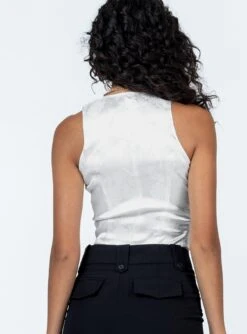 Princess Polly Kenan Top White -Eva Style Shop 4 modelinfo Ariel us2 1b03e2c3 e102 459a a7af db424d49519b