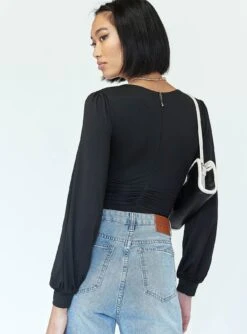 Princess Polly Jude Long Sleeve Bodysuit Black 9 Princess Polly Jude Long Sleeve Bodysuit Black -Eva Style Shop 4 modelinfo Chloe US2 f10695d3 f928 4928 884b 20778720fe5d