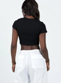 Classic Crop Tee Black 15 Classic Crop Tee Black -Eva Style Shop 4 modelinfo Cynthia us4 d1a6506a d2b2 4751 9a88 a43f24cae82f