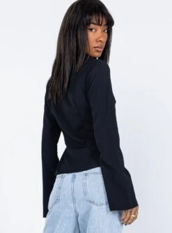 Princess Polly Anni Shirt Black -Eva Style Shop 4 modelinfo Feturi us2 17fbbb84 ed33 4e42 9d20 4fea4bc99b26