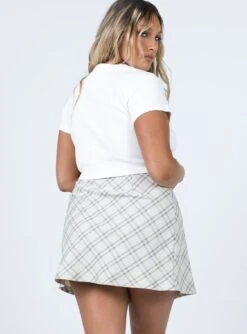 Princess Polly Ailisha Mini Skirt Yellow 9 Princess Polly Ailisha Mini Skirt Yellow -Eva Style Shop 4 modelinfo Jasmine US8