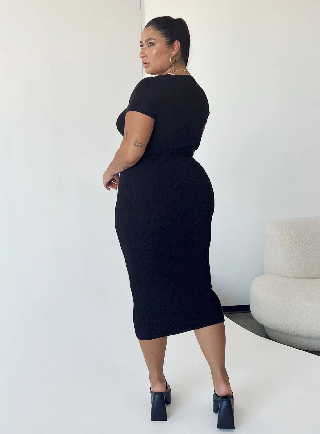 Ellisen Midi Dress Black Curve 6 Ellisen Midi Dress Black Curve - Image 4