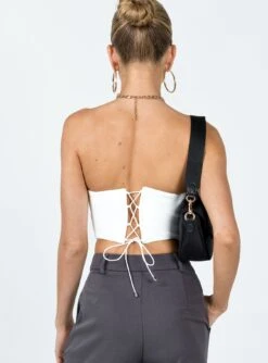 Princess Polly Carlie Top White -Eva Style Shop 4 modelinfo Kiana us2 84d694b5 7903 4ad0 bf9a 9841fe354b26