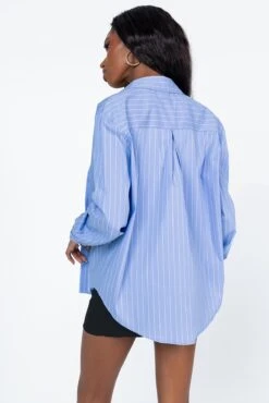 Princess Polly Murray Shirt Blue Stripe -Eva Style Shop 4 modelinfo Tori us2 1ad4938c 2c85 4274 b11e 75f173aad892