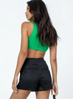 Princess Polly Kittie Skort Black -Eva Style Shop 4 modelinfo Vivien us4 64e984b1 65e3 41a2 ba75 9be9df0cfc11