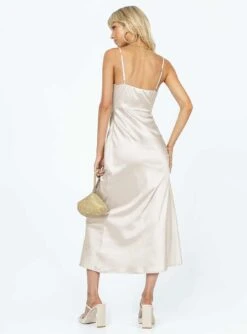 Princess Polly Perrie Midi Dress Cream -Eva Style Shop 4 modelinfo beanie us0 53ae450a 8867 498b ab73 821a262c2f4a