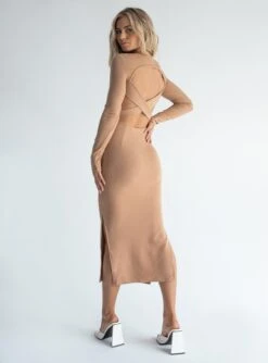 Princess Polly Hayden Long Sleeve Midi Dress Beige -Eva Style Shop 4 modelinfo cindy us2 f698c45c f5bb 43a9 9534 9906ec75e65a