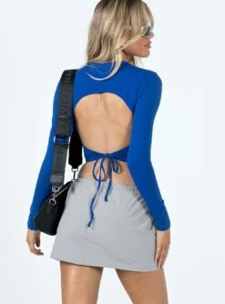 Princess Polly Valery Parachute Mini Skirt Grey -Eva Style Shop 4 modelinfo elly us2 3df120d0 38a6 4fa7 80f9 128ab74703da