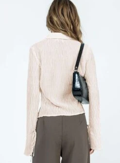 Princess Polly Aluna Shirt Beige -Eva Style Shop 4 modelinfo fiona us0 00db00ee b080 4780 a335 bb164a8ae735