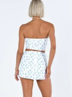 Princess Polly Selby Mini Skirt White / Blue Floral -Eva Style Shop 4 modelinfo kauri us2 f688853c 3ded 494a b035 2d52347fe7e4