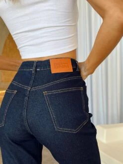 Princess Polly Johnny Flare Dark Wash Jeans Denim -Eva Style Shop 4 modelinfo kiana us2 69567c61 1a69 49b9 8750 f32195c383f0