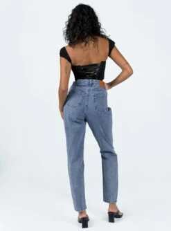 Unofficial High Waisted Mom Jean Light Wash Denim -Eva Style Shop 4 modelinfo kristen us2 476f0ed3 1198 48bb 850b 588557ce5789